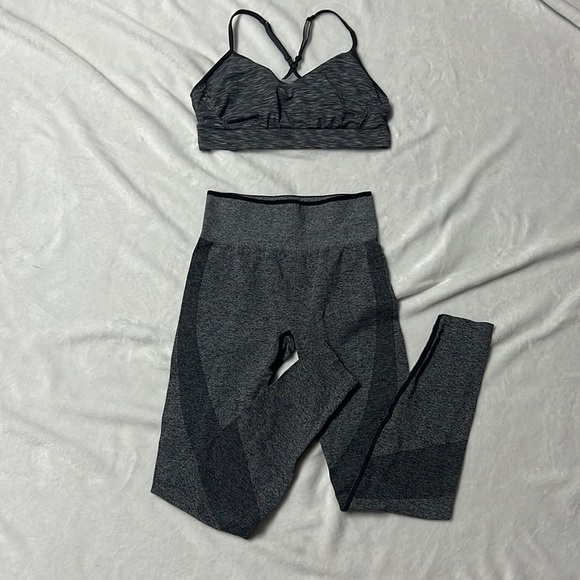 PINK Victorias Secret exercise set - Picture 1 of 7
